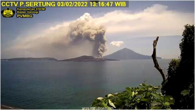 Gunung Anak Krakatau, Batuk-batuk,   Hindari Radius 2 Kilometer