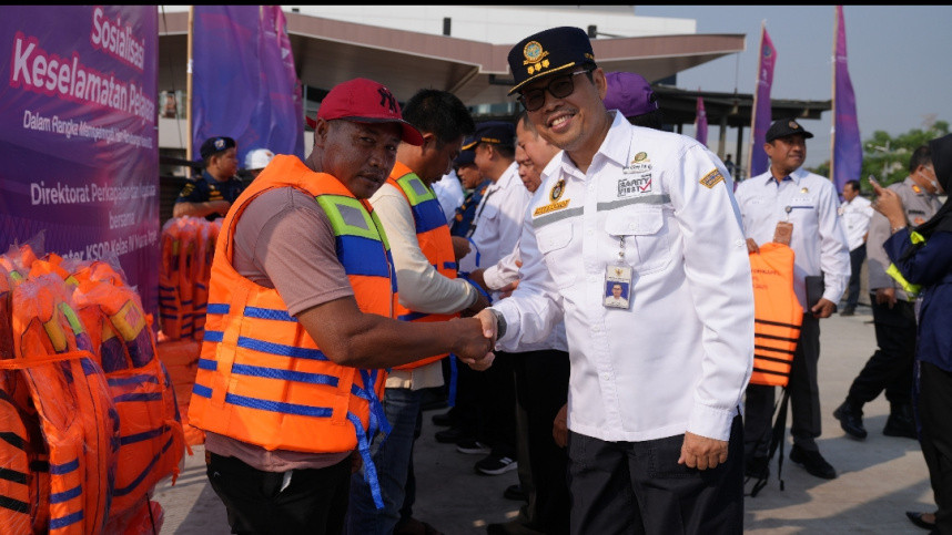 Gugah Kesadaran Keselamatan Pelayaran, Kemenhub Bagikan Life Jacket