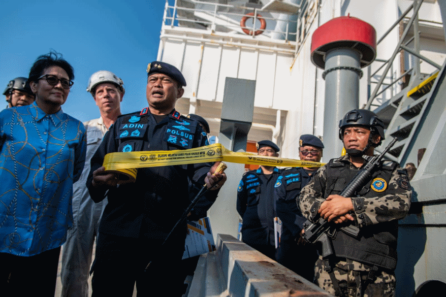 Kapal Keruk Pasir Laut Berbendera Belanda Disergap KP HIU 06