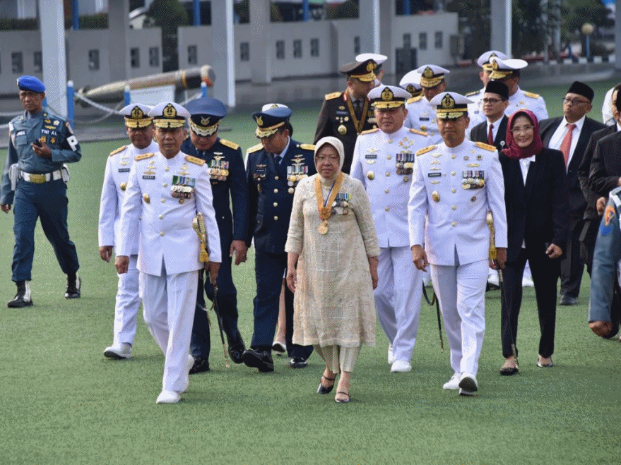 Hari Pahlawan, Menteri Sosial Pimpin Upacara Tabur Bunga di Atas KRI RJW-992