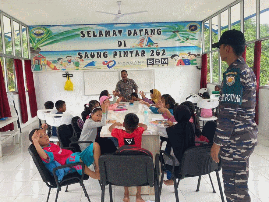Pengabdian Prajurit TNI AL di Pesisir Natuna, Jadi Guru di Rumah Pintar Kampung Bahari