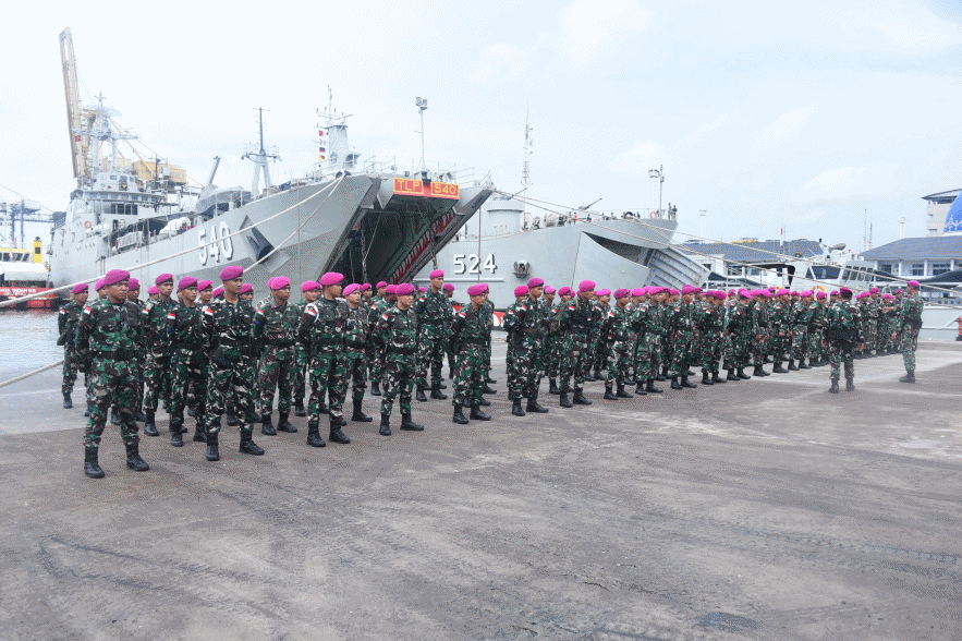 Prajurit Petarung KRI Teluk Lampung-540 Mengemban Misi di Wilayah Perbatasan