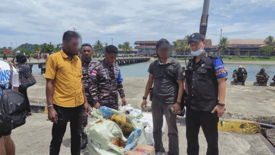 Jelang Pemilu 2024, Prajurit TNI AL Amankan Miras di Dermaga Nabire
