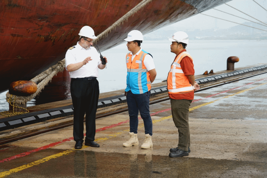 Mulus Sandar, Pelabuhan  Panjang Layani Perdana, Kapal MV Magnum VII Liberia, New Panamax 300 M