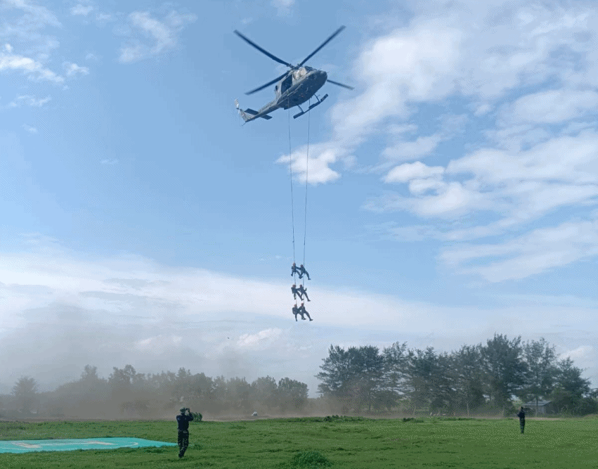 Helikopter TNI AL Lakukan Mobilitas Udara Dukung Pasukan Intai Tempur Amfibi di Banyuwangi