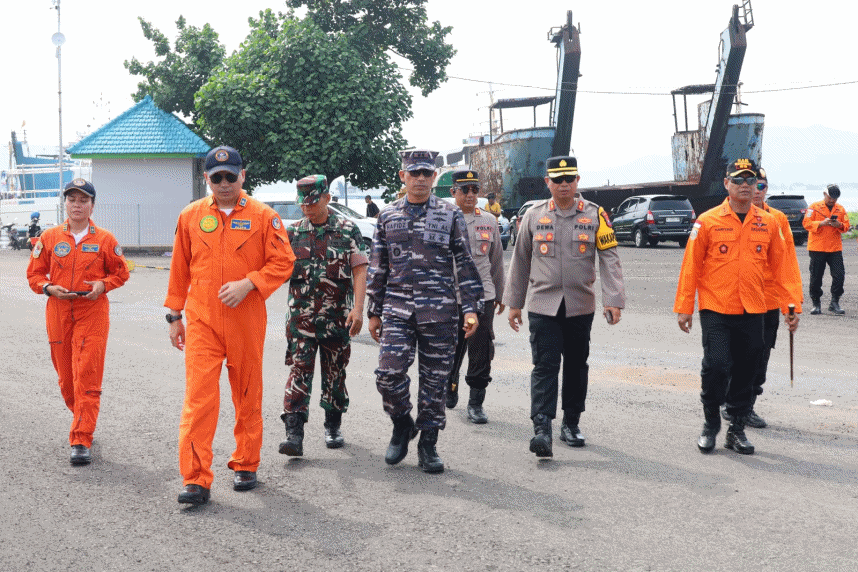Patroli Udara TNI AL dan Pemda di Ketapang-Selat Bali, Arus Mudik Lancar