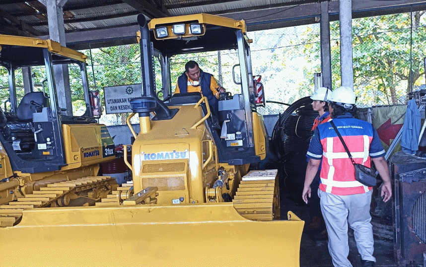 Tingkatkan Kapasitas  Curah Kering di Dumai, Pelindo Tambah 2 Unit Mini Bulldozer