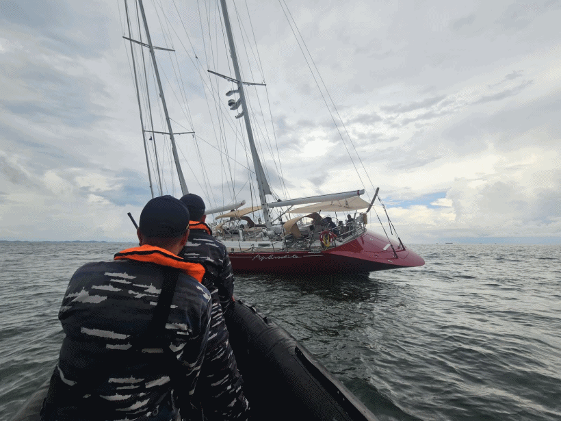 Yacht Asing Kandas di Pulau Nipah, TNI AL Cek Langsung Kondisi Kapal