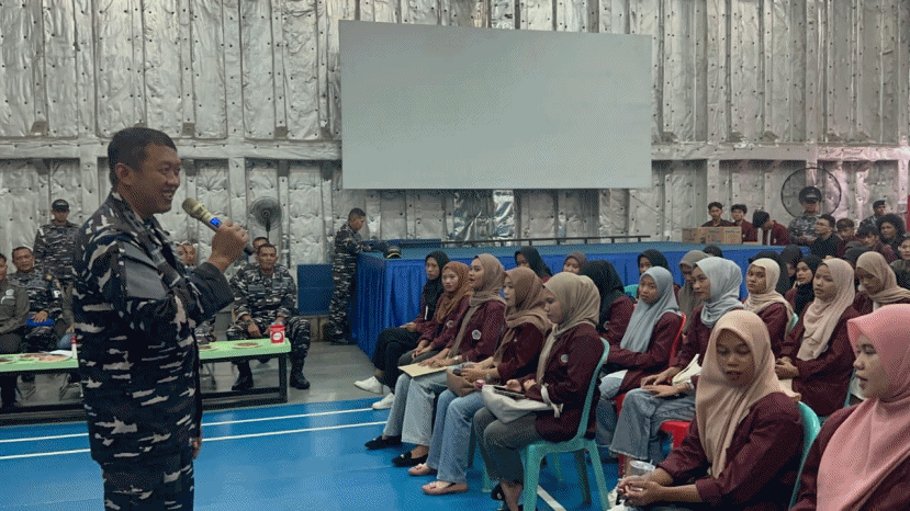 Sandar di Kota Serambi Madinah, KRI Teluk Youtefa-552 Dikunjungi Civitas Akademika UNG