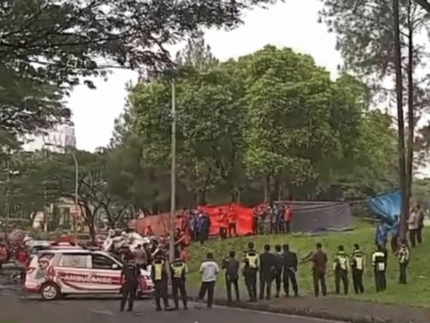 Pesawat Cessna Jatuh di Lapangan Sunburst BSD Serpong, 3 Penumpang Tewas