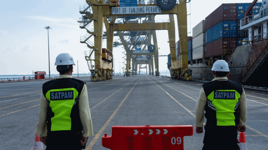 Tim Terminal Petikemas Surabaya Bekuk Kelompok Orang Mencurigakan dan Perahu Liar