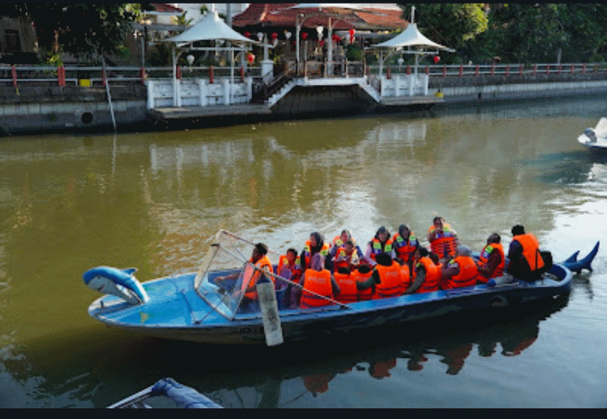 Hari Anak Nasional, Pengelola Terminal Petikemas Surabaya Ajak Balita Wisata Perahu