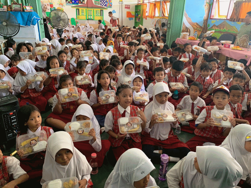 170 Ribu Paket Makan Menu Ikan Dibagikan KKP ke Pelajar, Ibu Hamil dan Ibu Menyusui