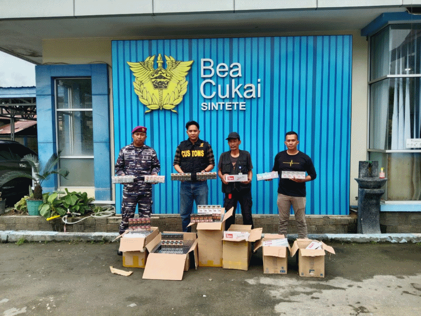 Prajurit TNI AL Amankan Ratusan Bungkus Rokok Ilegal di Pelabuhan Sintete