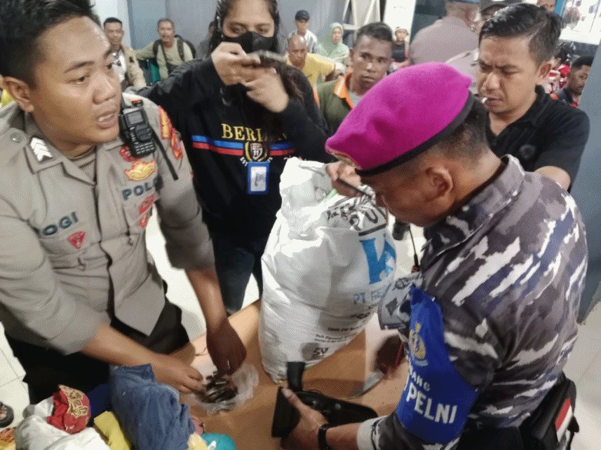 Penyelundupan Senpi Ilegal Digagalkan Marinir di Pelabuhan Ambon