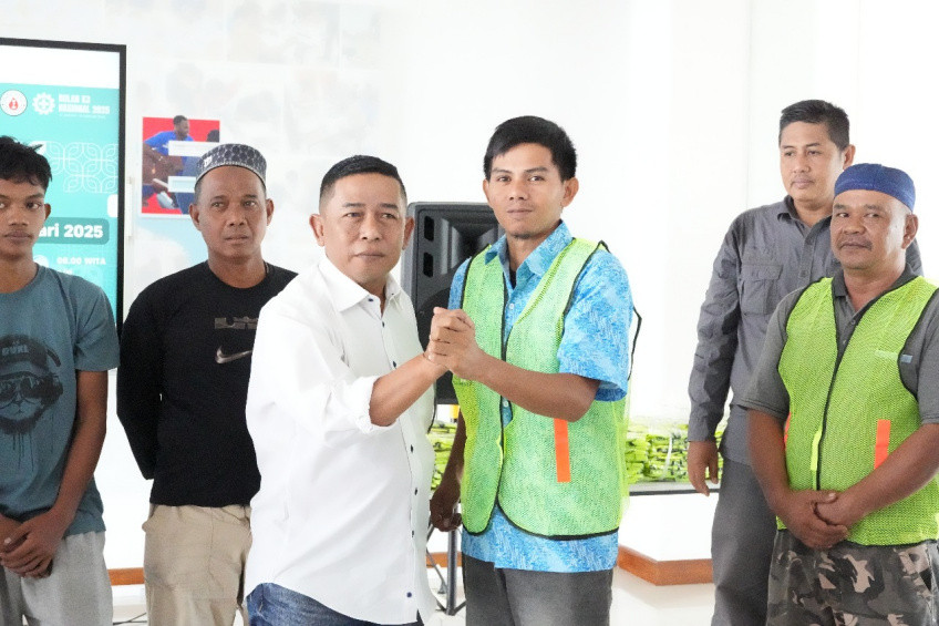 Pelindo Tebar 1.000 Rompi Safety ke Sopir JPT, Budayakan Keselamatan Kerja