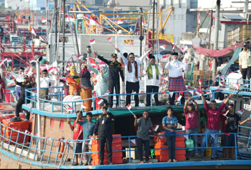 Semarak HUT ke-80 RI, 80 Kapal Ikan dan Nelayan Upacara di Pelabuhan Muara Baru