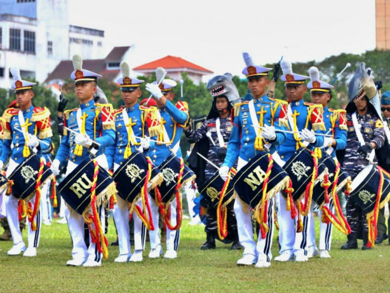 Atraksi Drumband Genderang Suling Gita Jala Taruna AAL, Bikin Masyarakat Malaysia Terpukau