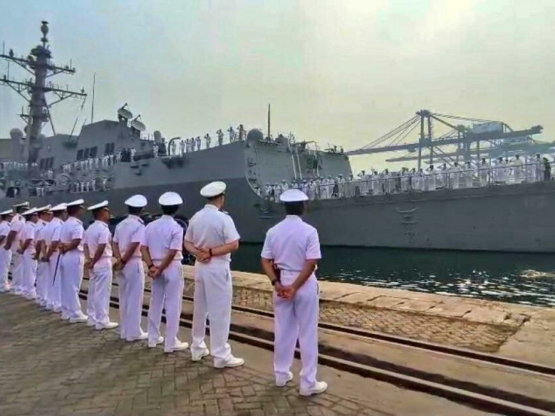 Kapal Perang Amerika USS Jhon Finn Sandar di Tanjung Priok