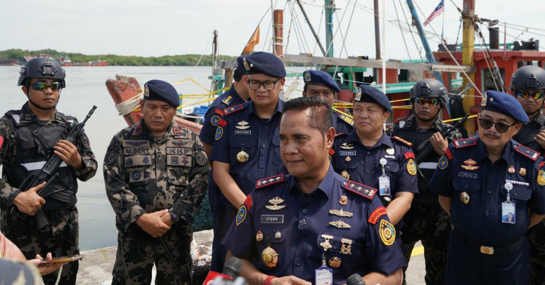 Kapal Pengawas Milik KKP Dibakar Massa, Ini Kronologi Penyebabnya