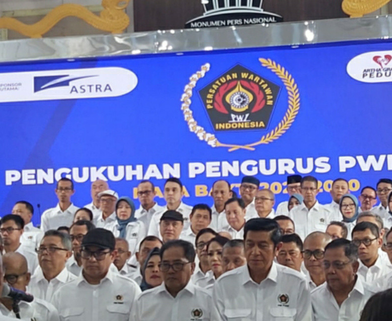 Dihadiri Menteri Komdigi, Pengurus PWI Pusat 2025-2030 Dikukuhkan di Monumen Pers Solo