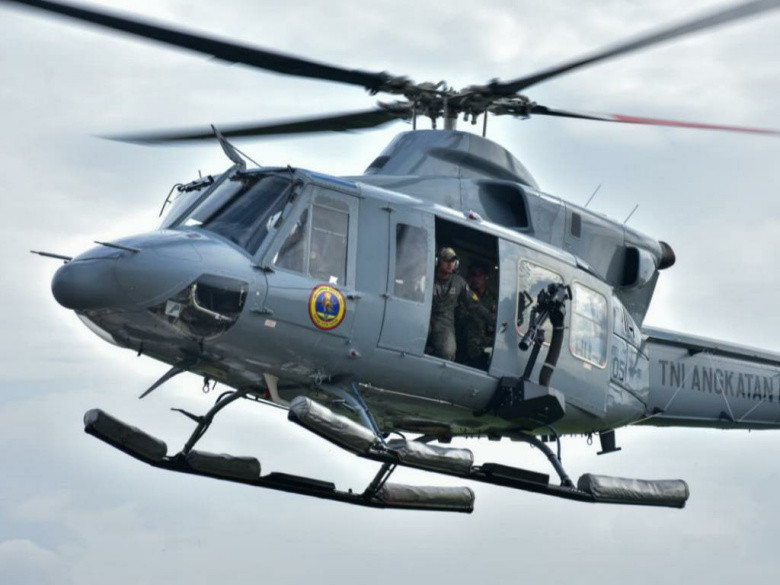 Heli Bell 412 Puspenerbal Manuver Kekuatan Tempur di Laut