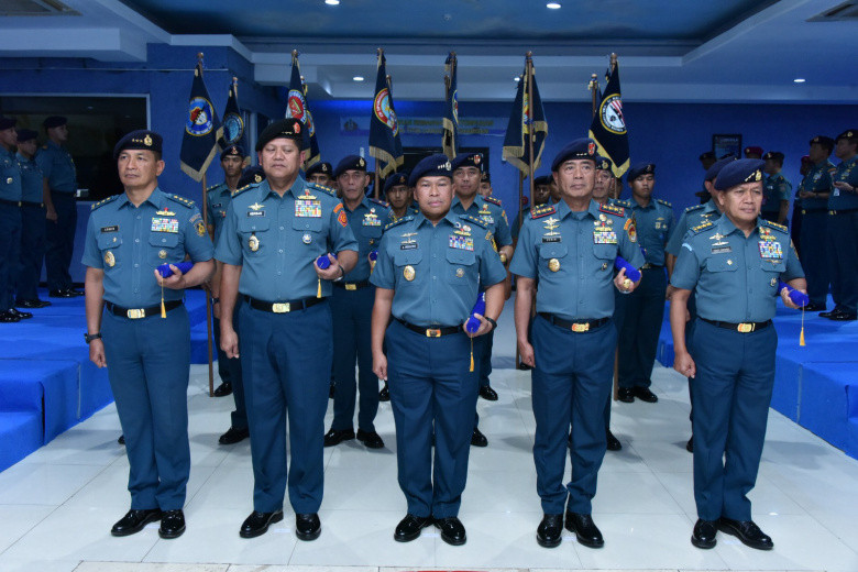 Wakasal dan 10 Pati TNI AL Terima Brevet Kehormatan Principal Warfare Officer