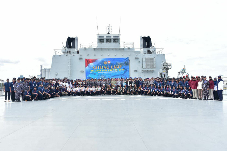 Bangun Karakter dan Wawasan Bahari, 500 Mahasiswa Ikuti Sailing Camp Berlayar Bersama TNI AL