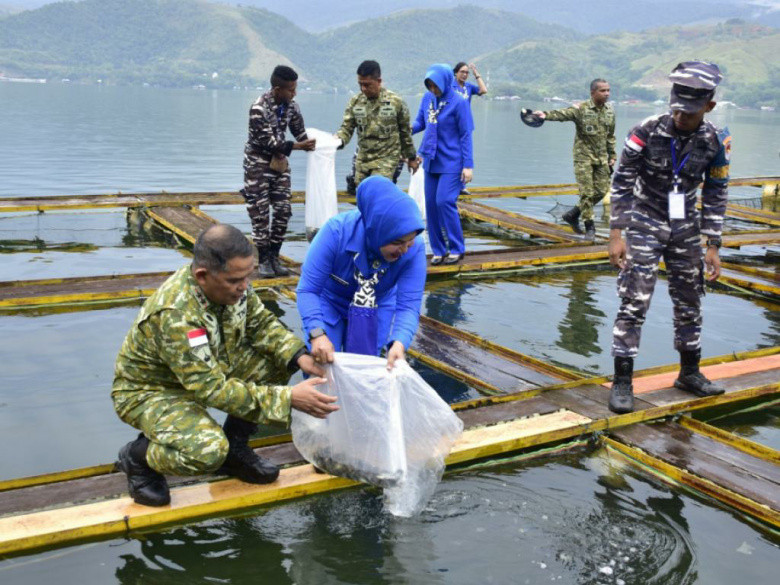 Tebar Bibit Ikan Nila di Kampung Yoka, Kodaeral X Dukung Program Ketahanan Pangan di Papua