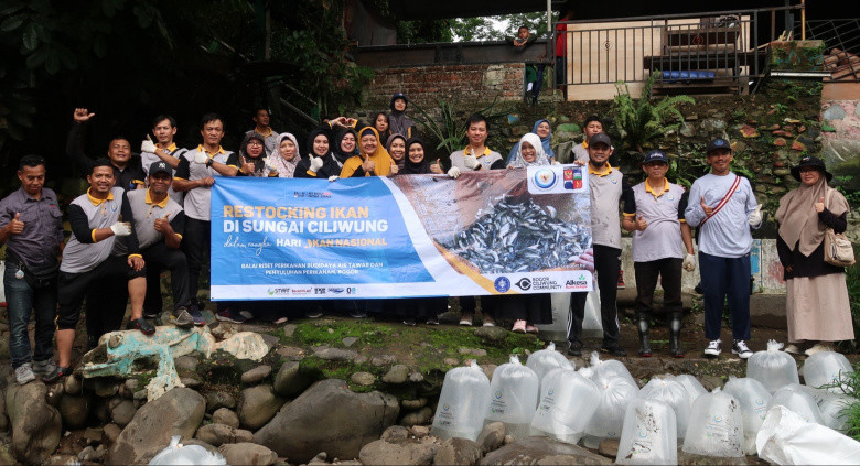 15.000 Benih Ikan Ditebar KKP ke Sungai Ciliwung