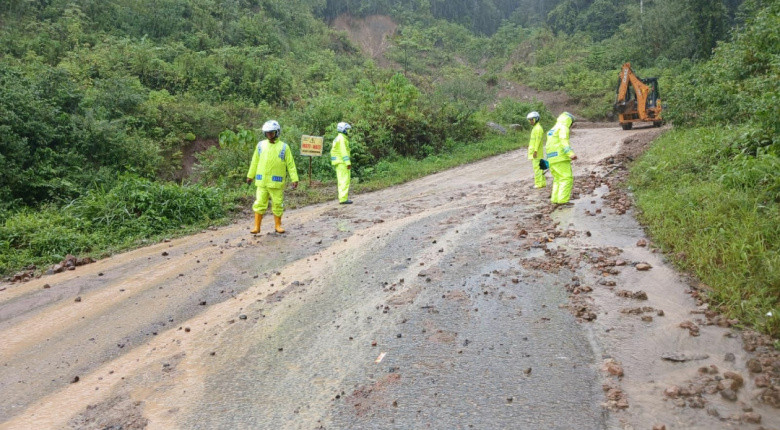 Polri Kerahkan Personel Bantu Warga Terdampak Bencana di Sumut