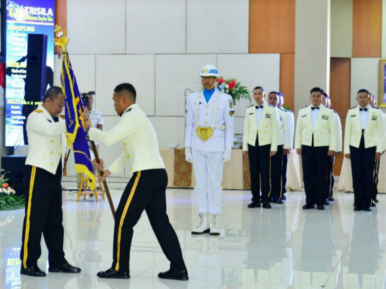 Danseskoal Pimpin Tradisi Pembubaran Senat Pasis Dikreg Seskoal Angkatan ke-64 TA 2025