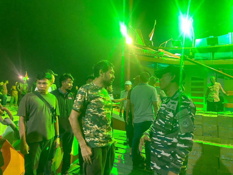 Gubernur Aceh Sambut Kedatangan KRI Teluk Gilimanuk-531, Terima Bantuan Kemanusiaan