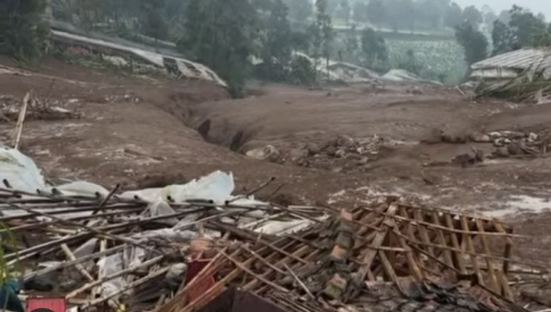 Longsor di Cisarua Bandung Barat Timbun 30 Rumah, 6 Warga Tewas, 84 Masih Dicari