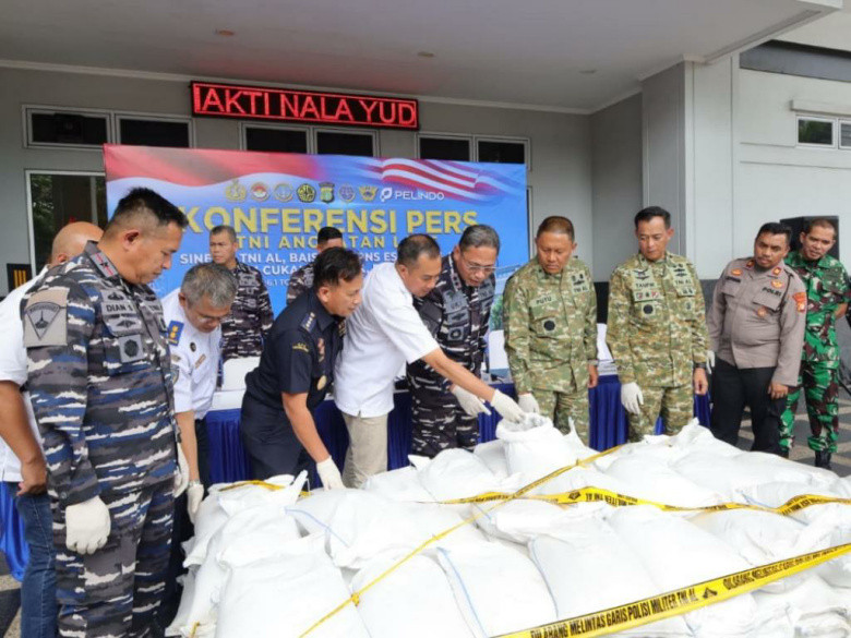 Kapal Bawa 6,1 Ton Pasir Timah Selundupan dari Bangka Dibuntuti TNI AL, Diringkus di Tanjung Priok