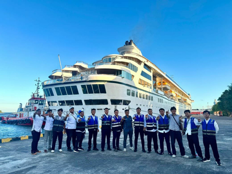 PELNI Sukses Layani Keagenan Kapal Pesiar MV Odyssey Berbendera Bahamas