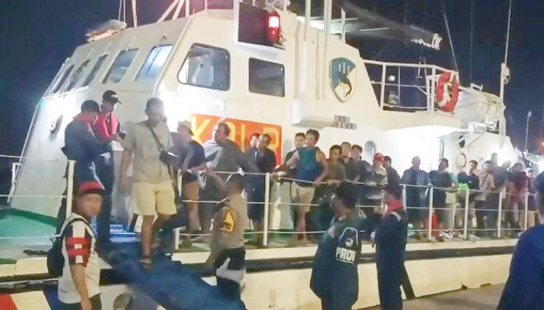 KMP Mutiara Persada III Mogok di Selat Sunda, KPLP Tanjung Priok Evakuasi 28 Penumpang