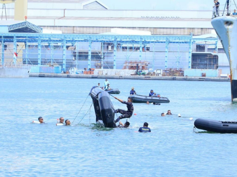 Seru, Uji Ketangguhan Prajurit Koarmada II Menembus Medan Halang Rintang