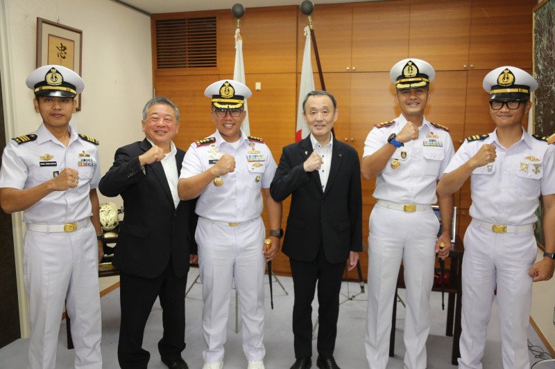 Kunjungan Hangat Komandan KRI -GNR 332 ke Pejabat Pemerintah dan Militer di Yokosuka Jepang