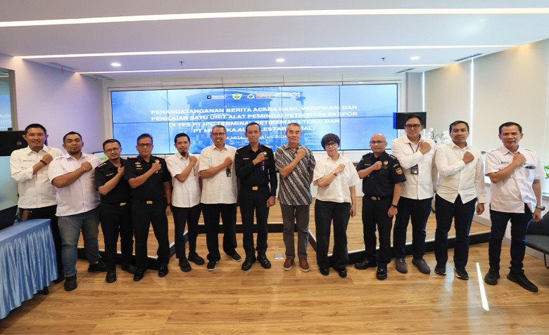 Dorong Transparansi dan Kelancaran Logistik, IPC TPK Operasikan Alat Pemindai Peti Kemas Ekspor