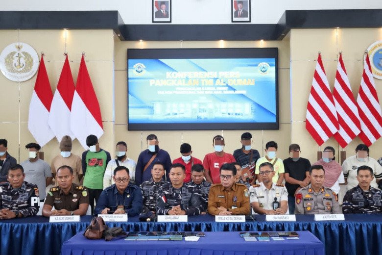TNI AL Gagalkan Penyelundupan PMI Ilegal dan WNA Bangladesh di Perairan Indonesia