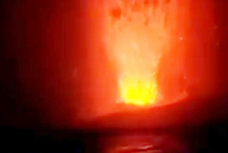 Gunung Anak Krakatau Erupsi Muntahkan Lava Pijar, Warga Pesisir Banten Panik