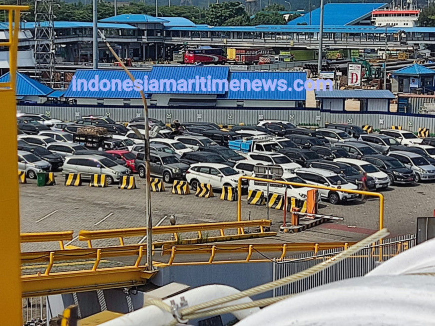 Mudik Idul Adha Kendaraan Antre Berjam-jam di Merak, Kesiapan ASDP Dipertanyakan