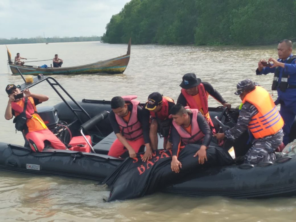 Sampan Dihantam Ombak, Nelayan  Tenggelam,TNI AL & Tim SAR Temukan Jenazah