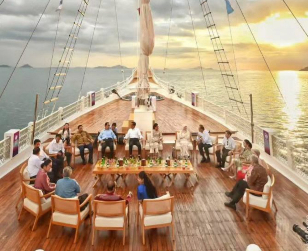 Pemimpin Negara ASEAN Nikmati Sunset Labuan Bajo di Atas Kapal Pinisi