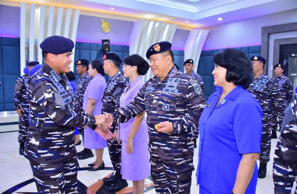 16 Pati Naik Pangkat Kasal Laksamana TNI Muhammad Ali Menerima Pelaporan Korps