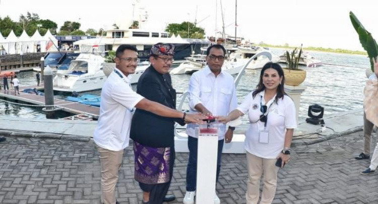 Dongkrak Wisata Bahari, Menhub Dukung Pengusaha Pelayaran Kembangkan Kapal Yacht 