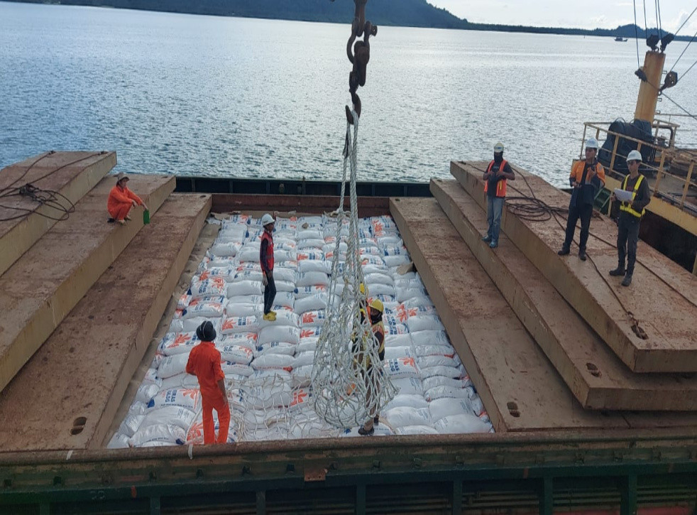 Terminal Kijing Menggeliat Bulog Bongkar  6 Ribu Ton Beras Vietnam