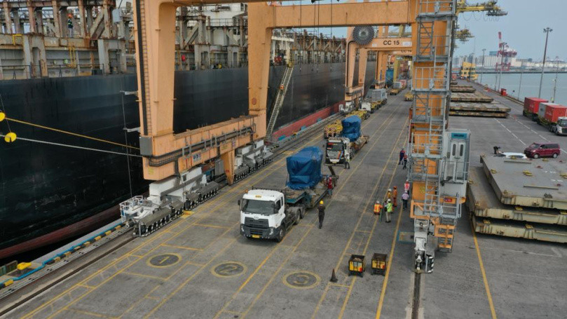 Terminal Petikemas Surabaya Sukses Muat Kargo Spesial 3 Unit Transformer