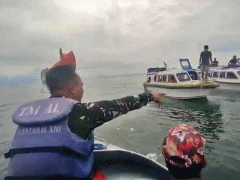 Speed Boat Tenggelam, Puluhan Penumpang Dievakuasi TNI AL